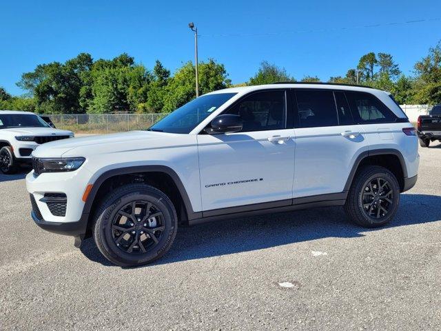 new 2025 Jeep Grand Cherokee car, priced at $35,680