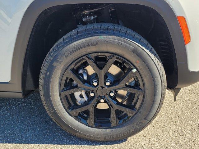 new 2025 Jeep Grand Cherokee car, priced at $35,680