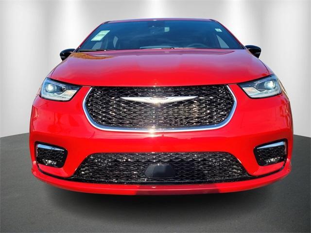 new 2026 Chrysler Pacifica car, priced at $39,415