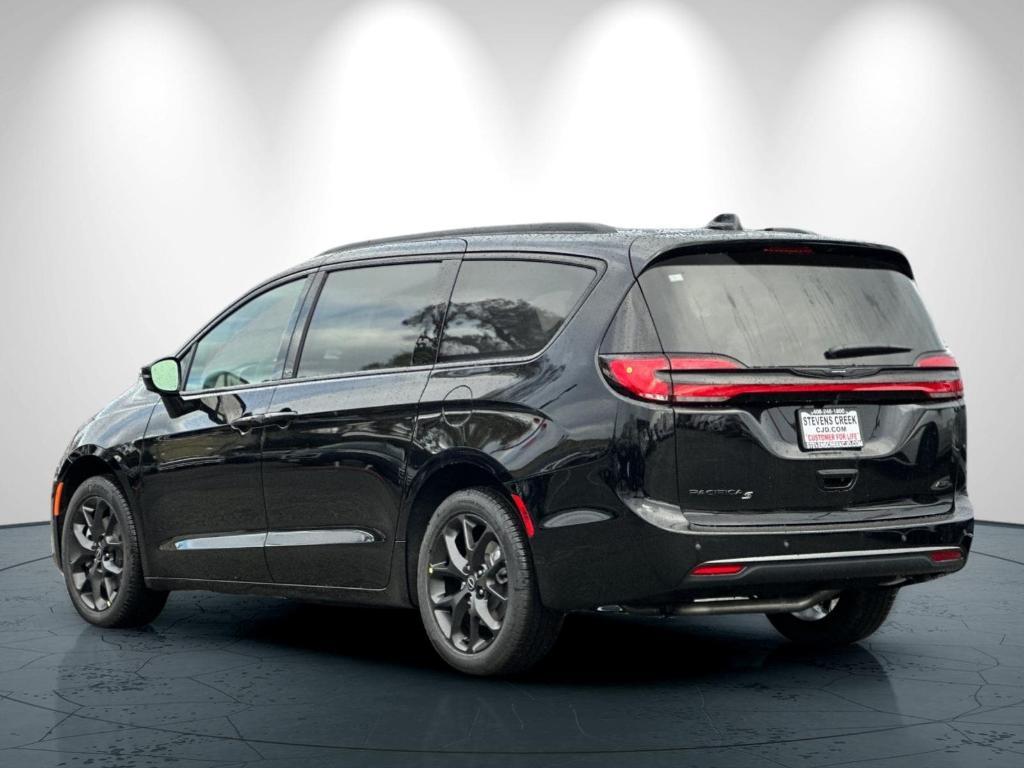 new 2026 Chrysler Pacifica car, priced at $52,725