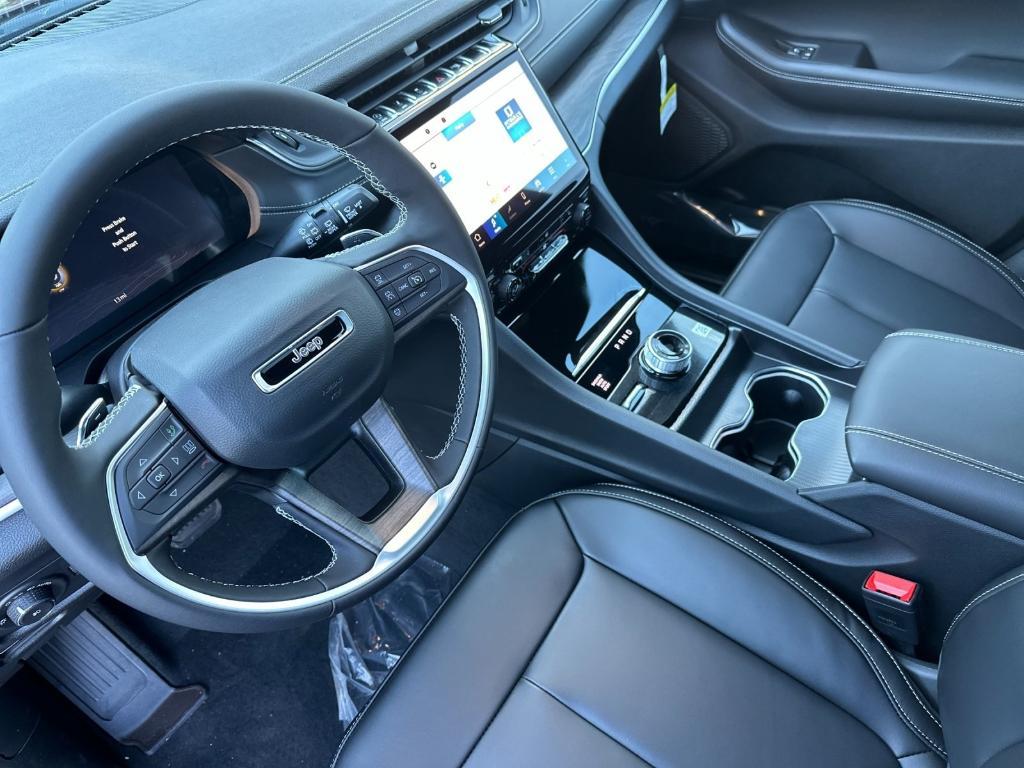 new 2025 Jeep Grand Cherokee L car