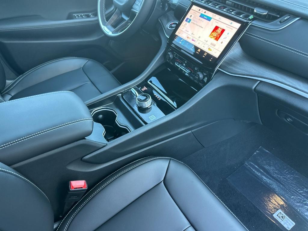 new 2025 Jeep Grand Cherokee L car