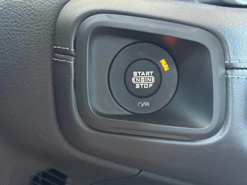 new 2025 Jeep Gladiator car, priced at $59,200