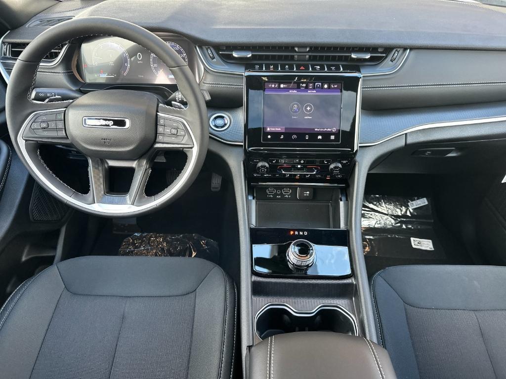 new 2025 Jeep Grand Cherokee L car, priced at $46,670