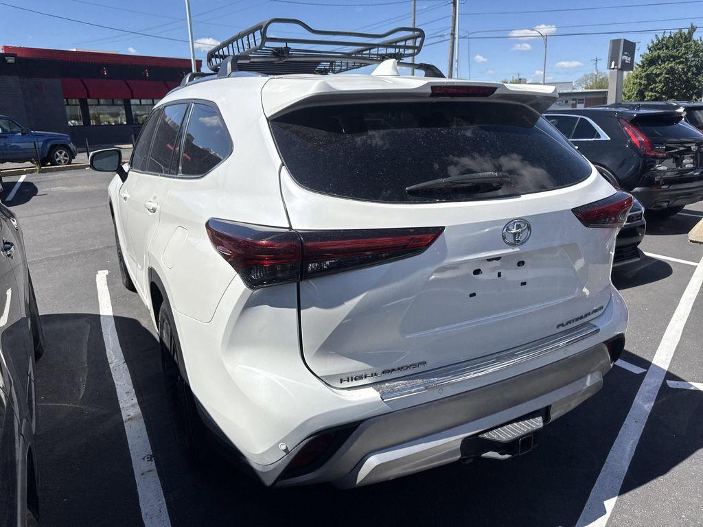 used 2021 Toyota Highlander car, priced at $27,900