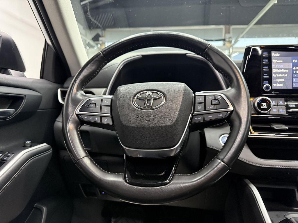 used 2021 Toyota Highlander Hybrid car, priced at $26,900