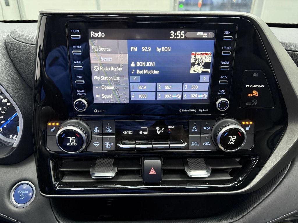 used 2021 Toyota Highlander Hybrid car, priced at $26,900