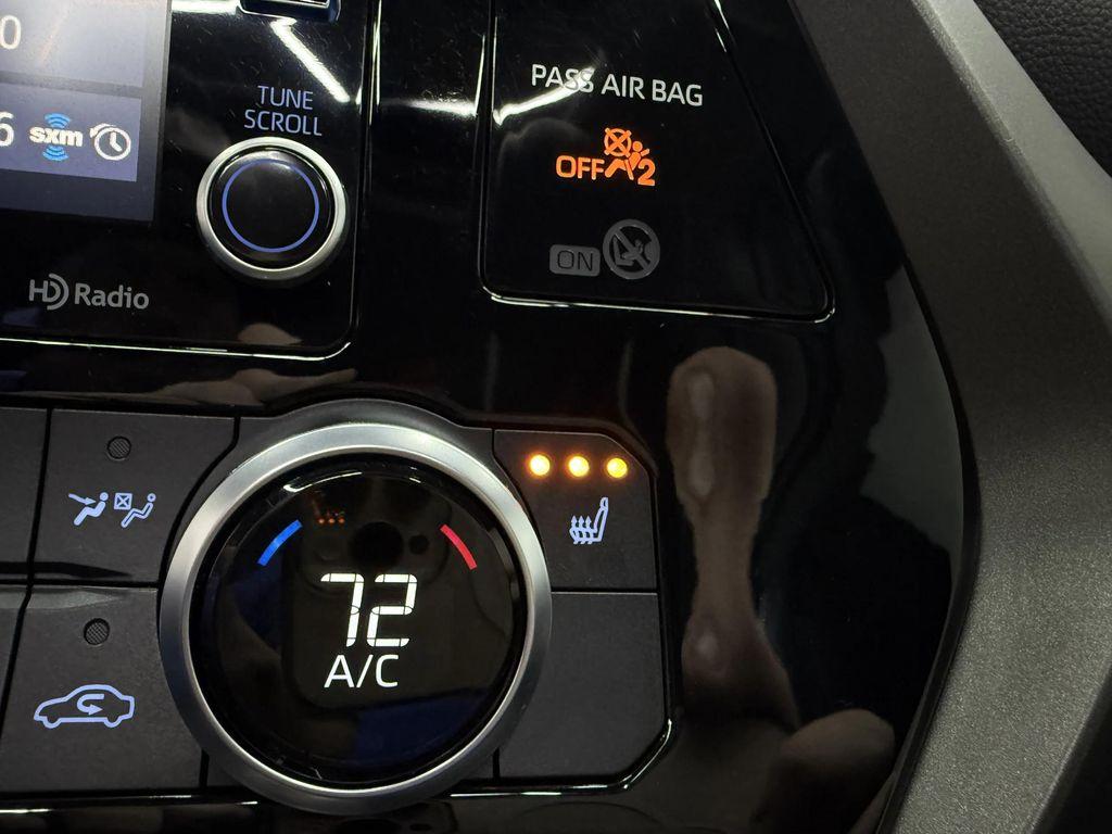 used 2021 Toyota Highlander Hybrid car, priced at $26,900