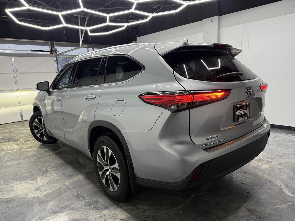 used 2021 Toyota Highlander Hybrid car, priced at $26,900