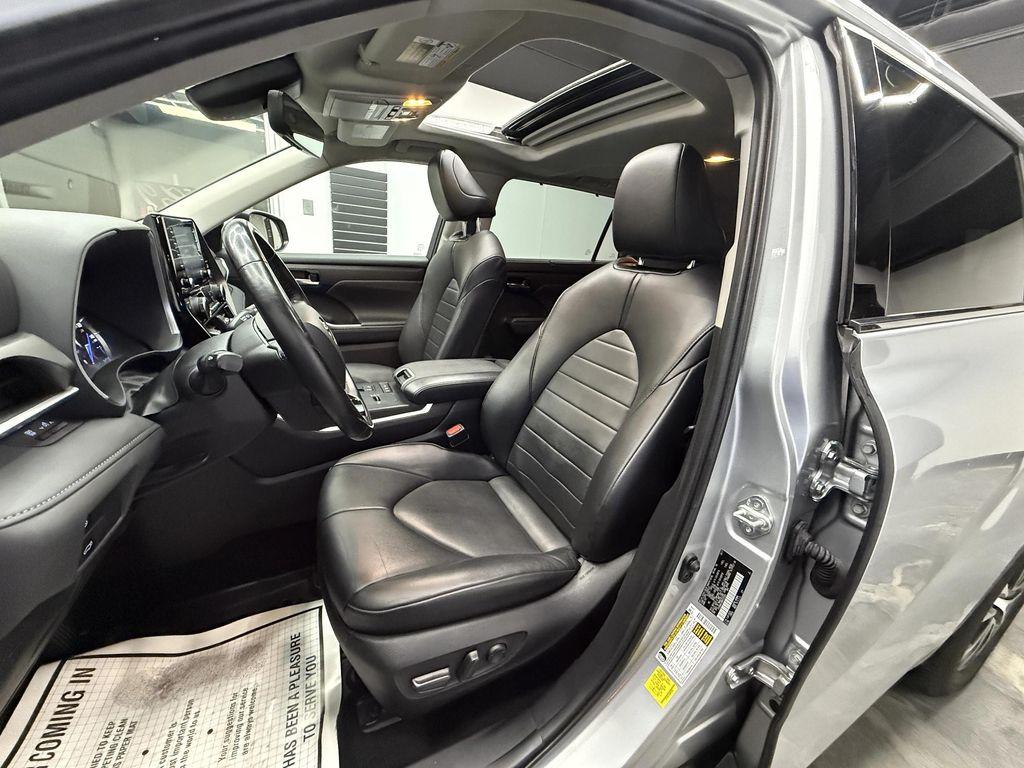 used 2021 Toyota Highlander Hybrid car, priced at $26,900
