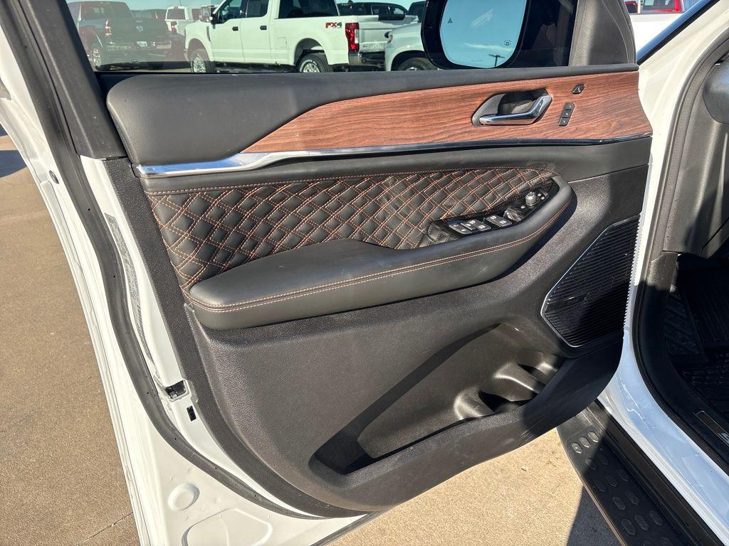 used 2024 Jeep Grand Cherokee L car, priced at $53,317