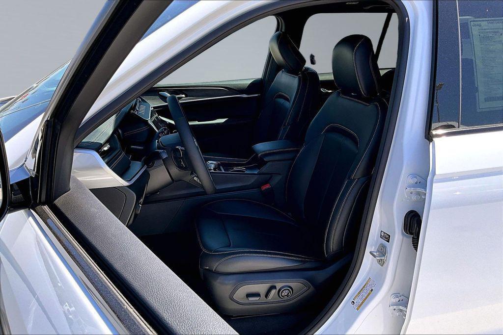 new 2026 Jeep Grand Cherokee car, priced at $49,430