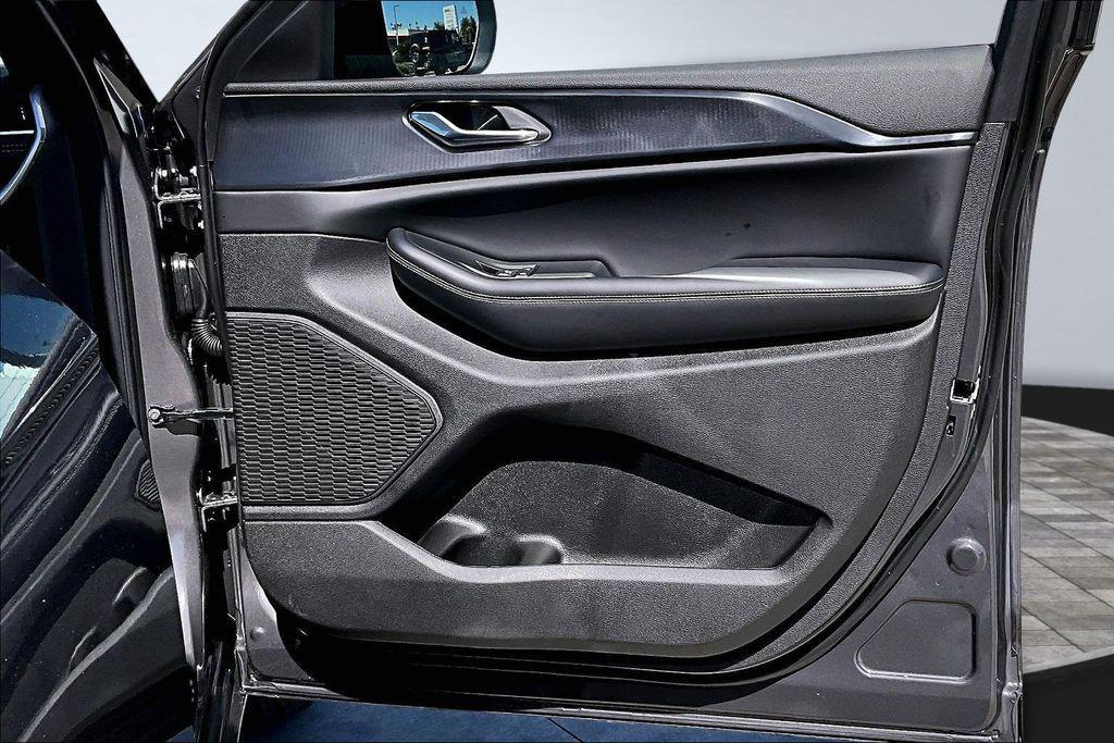 new 2026 Jeep Grand Cherokee car, priced at $43,524