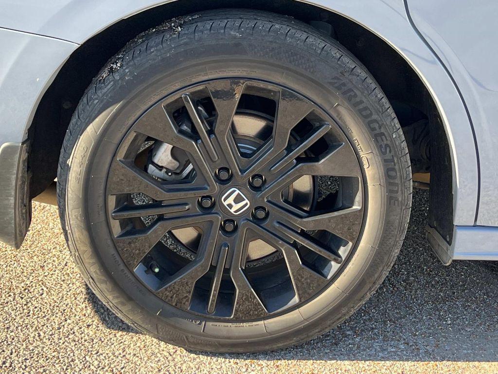 used 2025 Honda Odyssey car, priced at $40,560