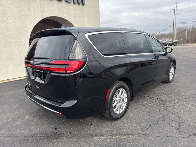 used 2024 Chrysler Pacifica car, priced at $29,087