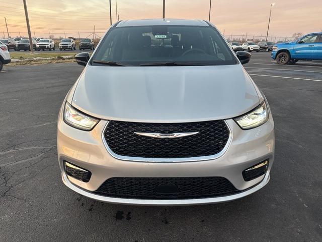 new 2026 Chrysler Pacifica car, priced at $46,755
