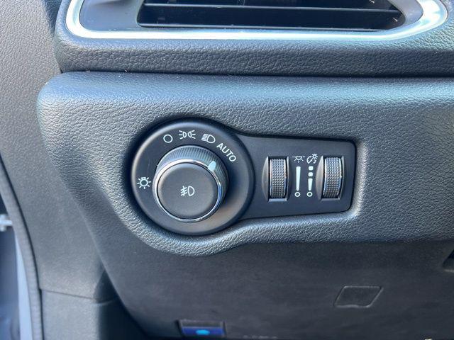 used 2025 Chrysler Pacifica car, priced at $37,154