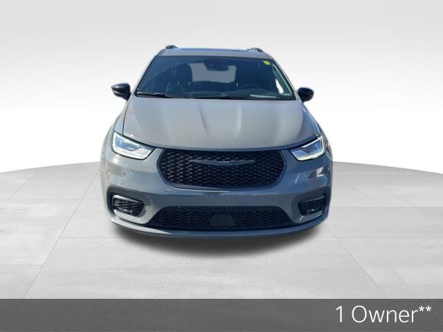 used 2025 Chrysler Pacifica car, priced at $37,154