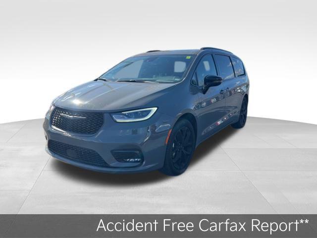 used 2025 Chrysler Pacifica car, priced at $37,154