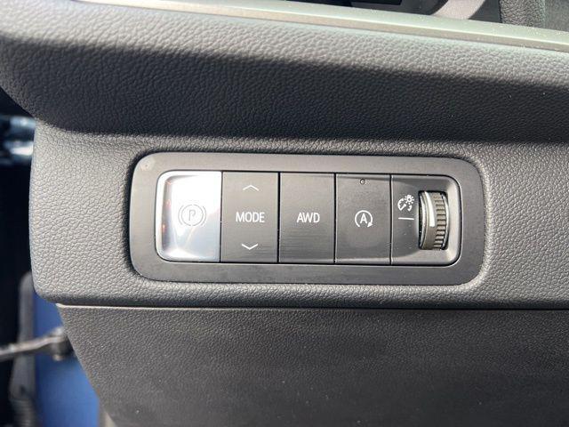 used 2025 Chevrolet Traverse car, priced at $34,694