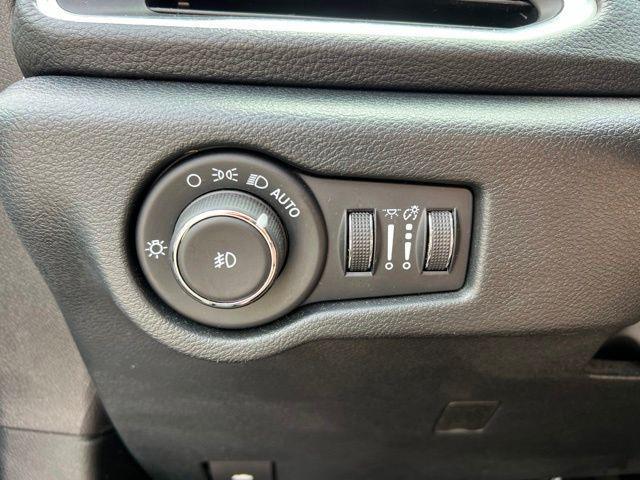 used 2025 Chrysler Pacifica car, priced at $33,555