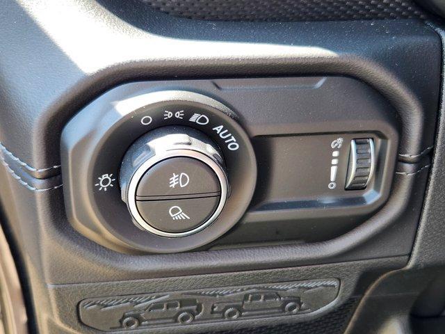 new 2025 Jeep Gladiator car, priced at $47,306