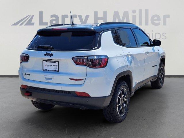 new 2025 Jeep Compass car, priced at $33,811