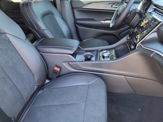 new 2025 Jeep Grand Cherokee car, priced at $39,996