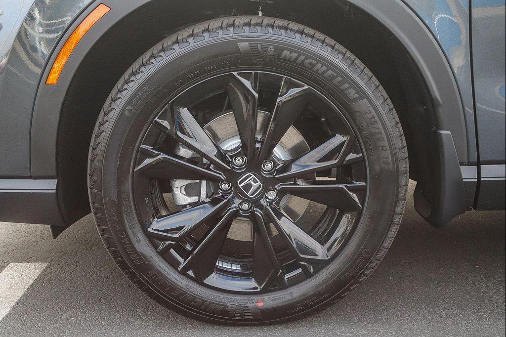 new 2026 Honda CR-V Hybrid car, priced at $43,585