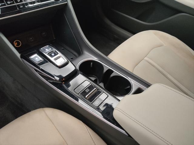 2023 White Hyundai SONATA