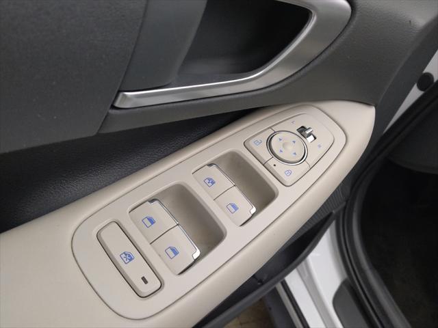 2023 White Hyundai SONATA