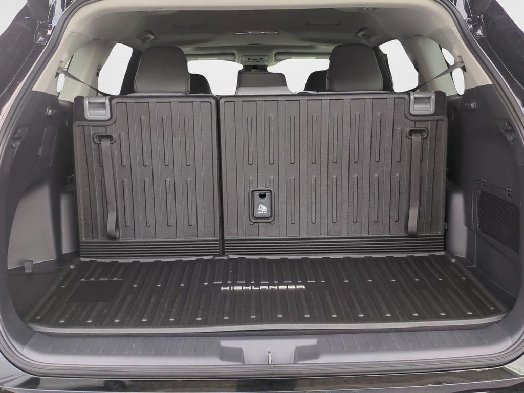 new 2026 Toyota Highlander Hybrid car, priced at $50,147