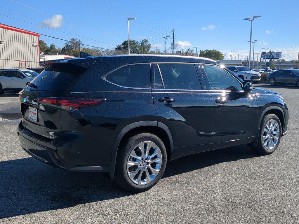new 2025 Toyota Highlander car, priced at $53,152