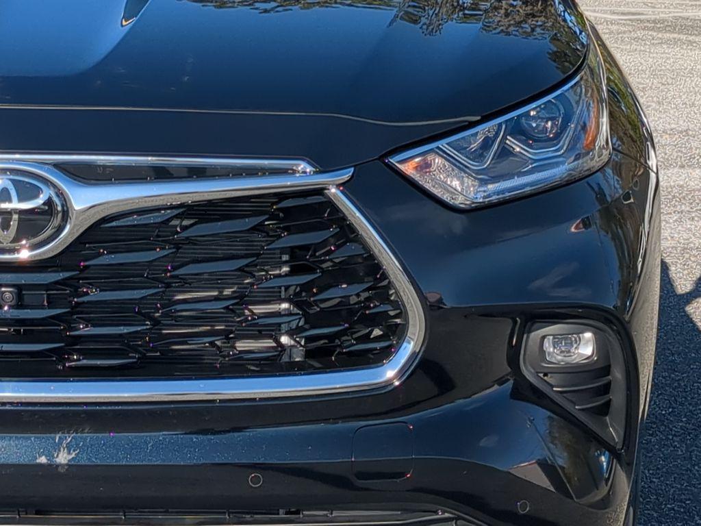 new 2025 Toyota Highlander car, priced at $53,152
