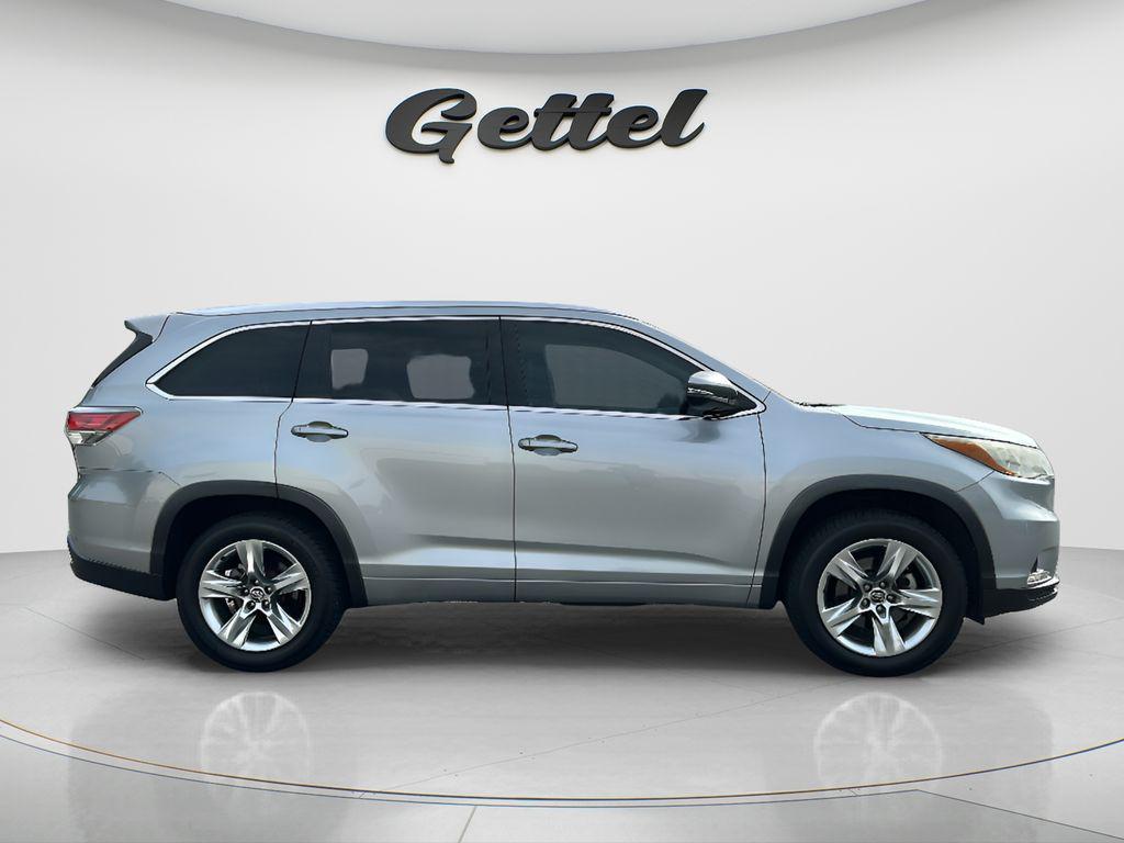 used 2016 Toyota Highlander car, priced at $13,881