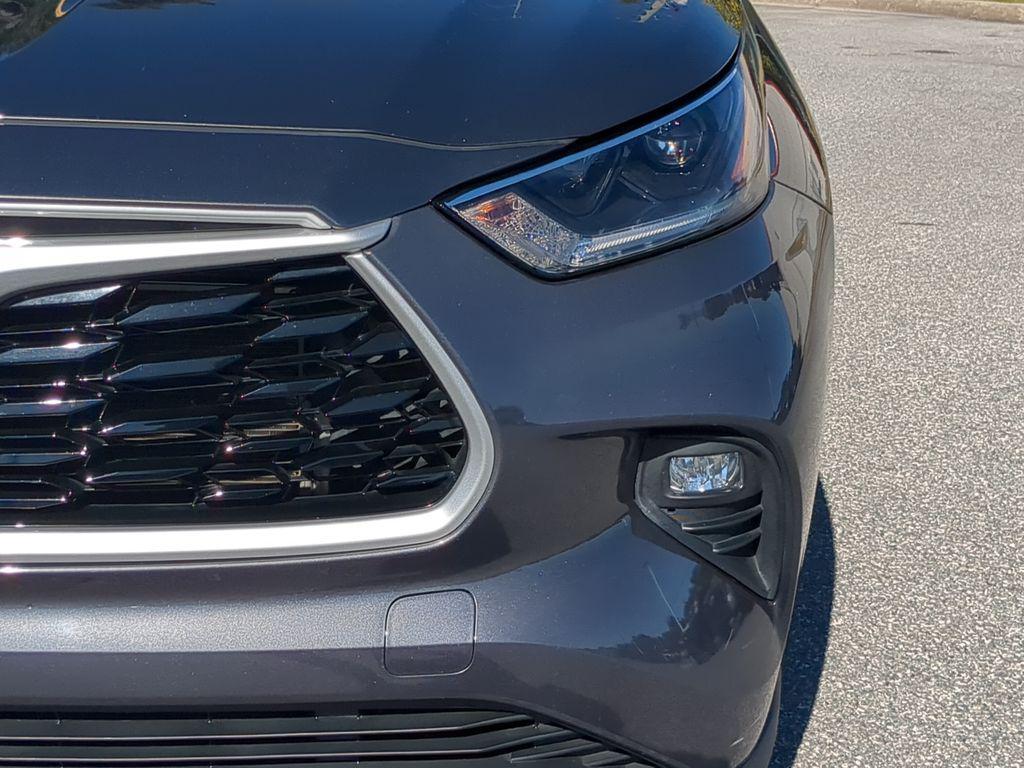 used 2021 Toyota Highlander car, priced at $21,483