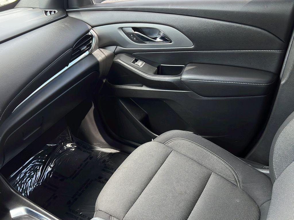 used 2023 Chevrolet Traverse car, priced at $27,765