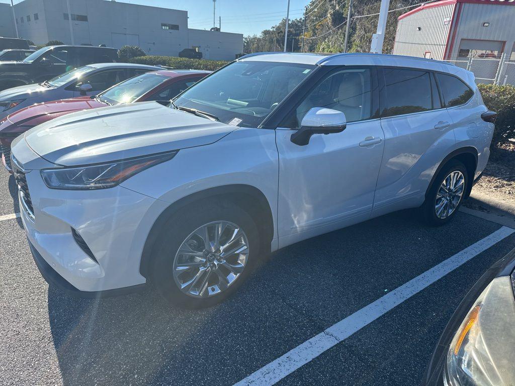 used 2024 Toyota Highlander car, priced at $45,981