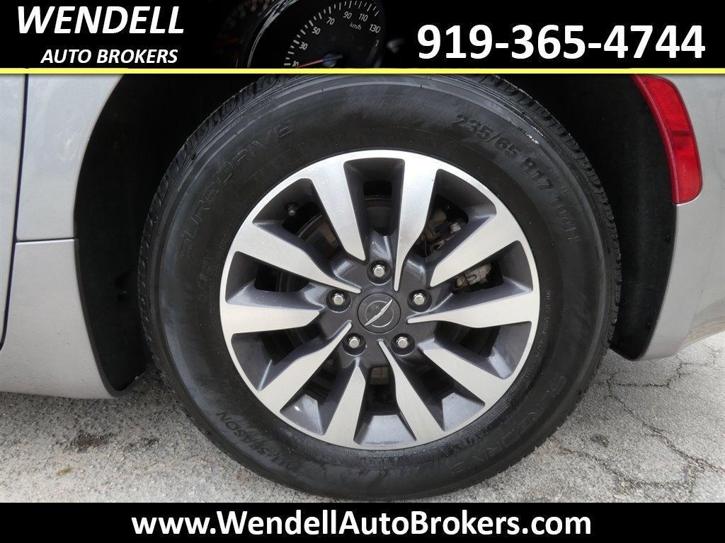 used 2021 Chrysler Pacifica car, priced at $17,886