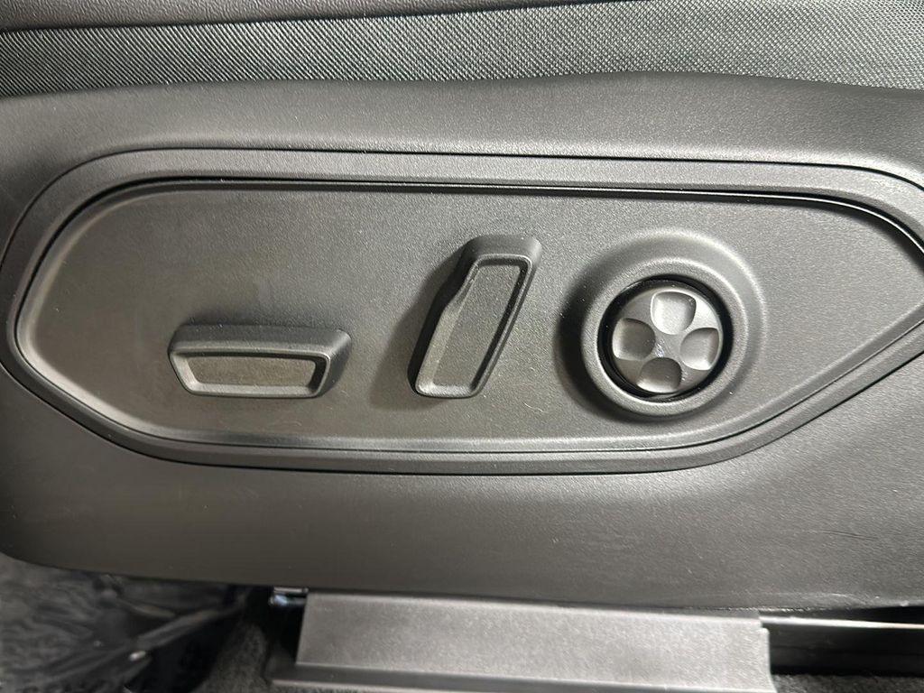 used 2025 Jeep Grand Cherokee car, priced at $40,400