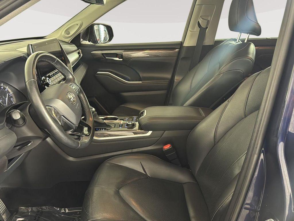 used 2021 Toyota Highlander car, priced at $33,498