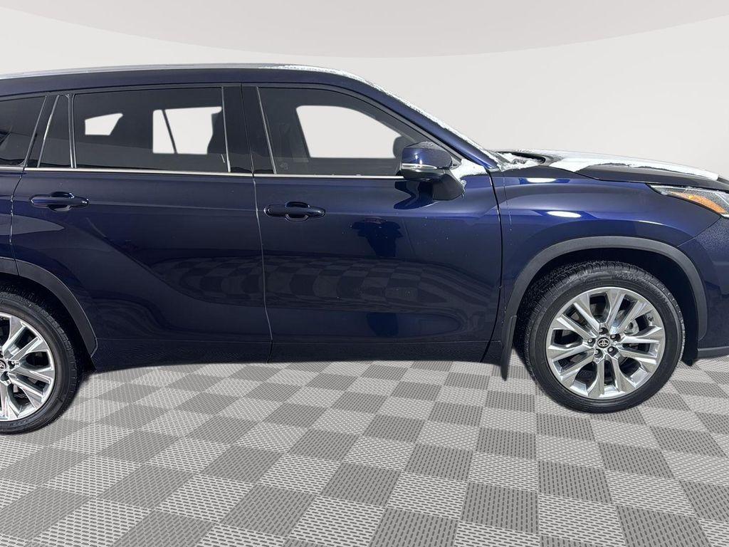 used 2021 Toyota Highlander car, priced at $33,498