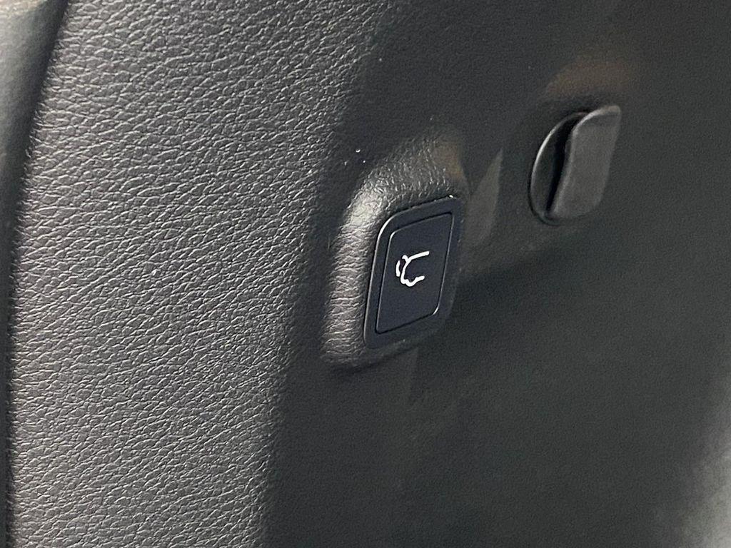 used 2020 Jeep Cherokee car, priced at $14,588