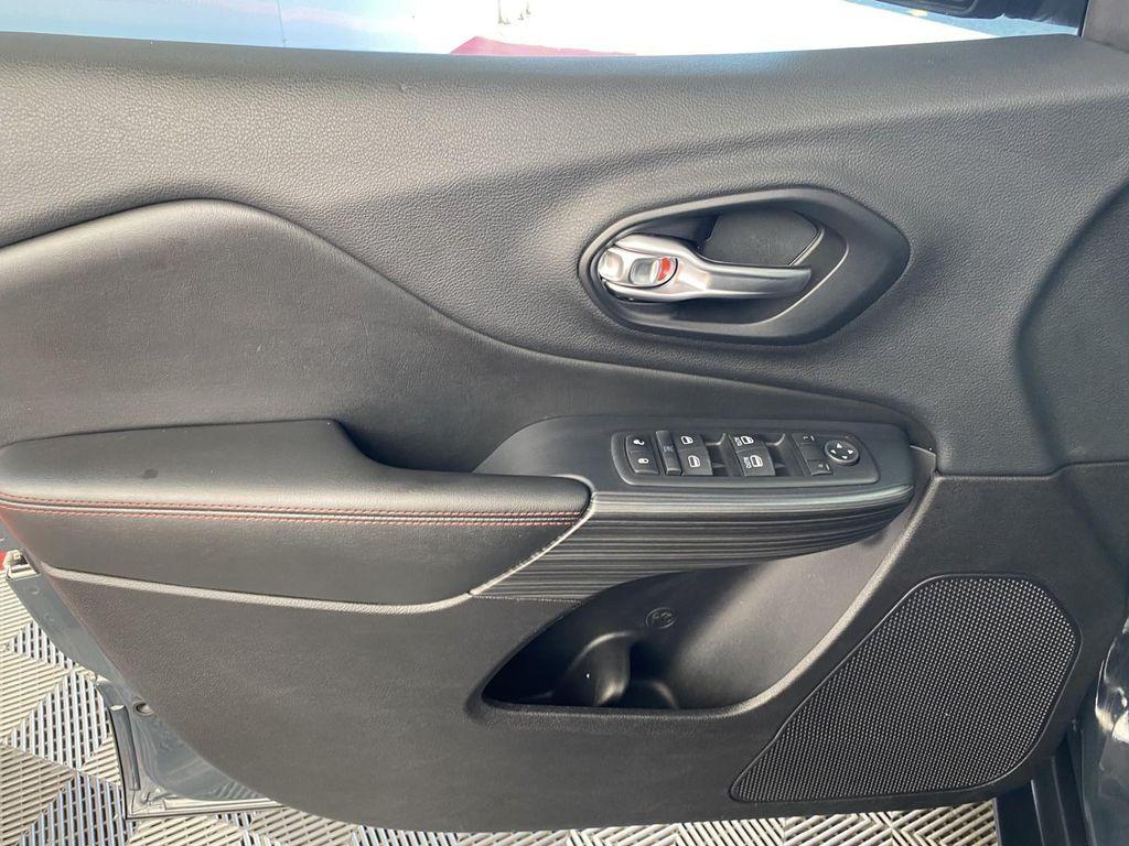 used 2016 Jeep Cherokee car, priced at $10,999