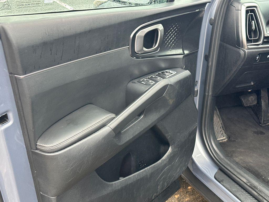 used 2024 Kia Sorento car, priced at $24,920