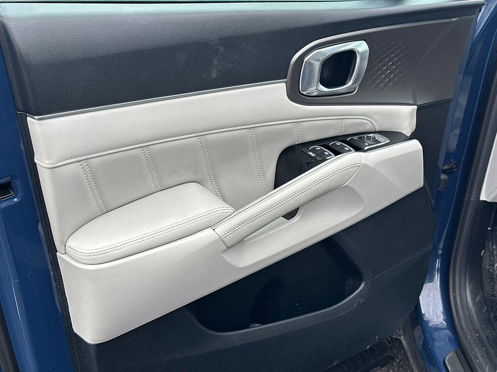 used 2024 Kia Sorento car, priced at $28,660