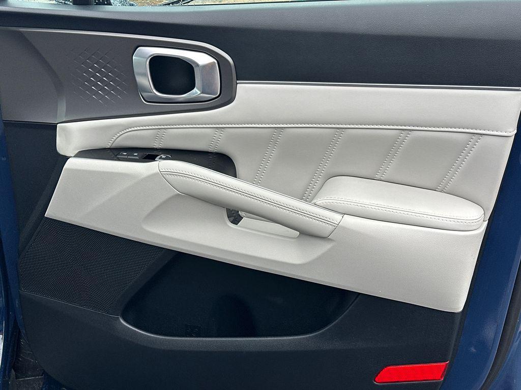 used 2024 Kia Sorento car, priced at $28,660