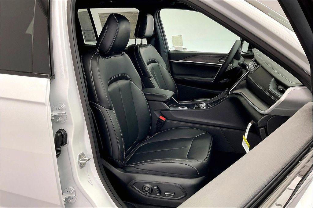 new 2025 Jeep Grand Cherokee car, priced at $48,210