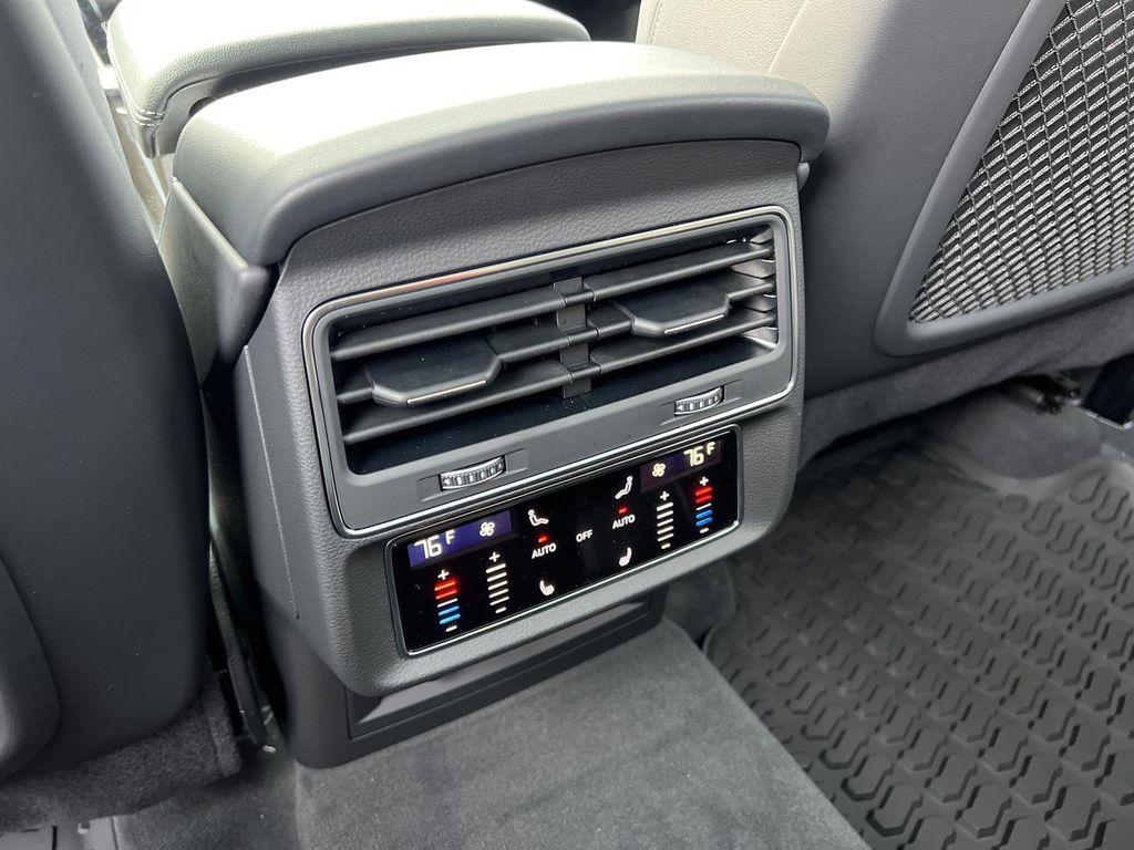 new 2026 Audi Q7 car, priced at $78,410