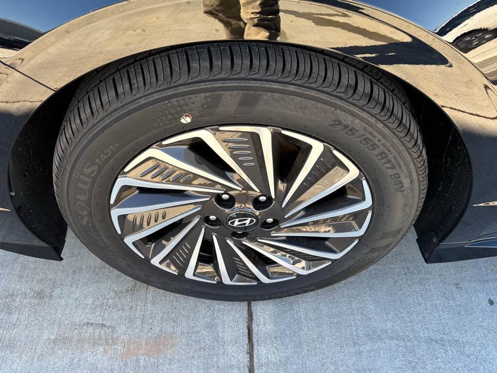 new 2025 Hyundai Sonata Hybrid car, priced at $28,043